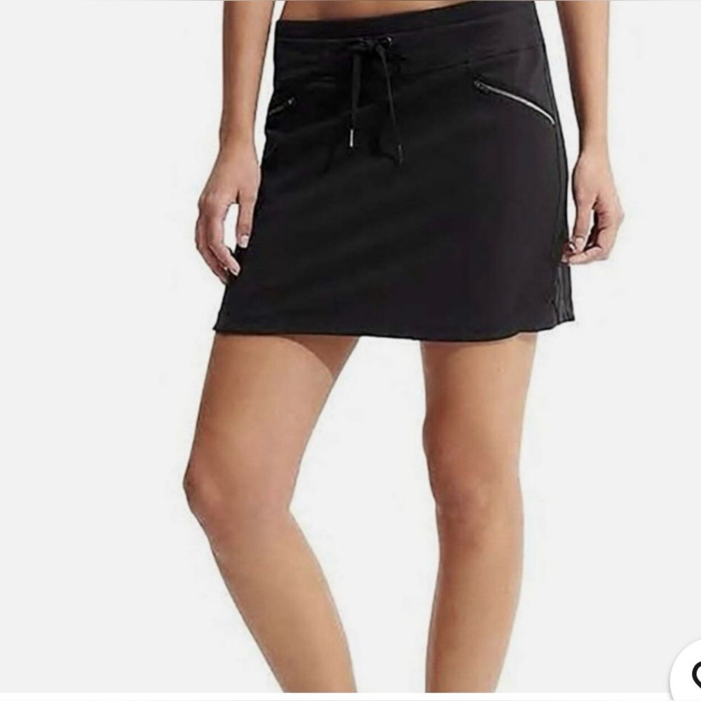 Athleta Black Metro Skort with Zipper Accents. Athleisure, sporty, Size medium.